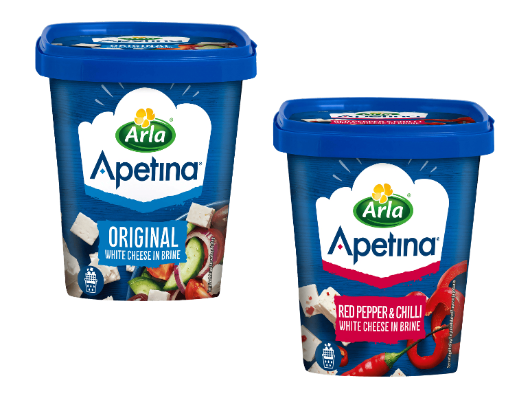 Kaksi pakkausta valkohomejuustoa suolavedessä: perinteinen sekä punainen paprika ja chili.