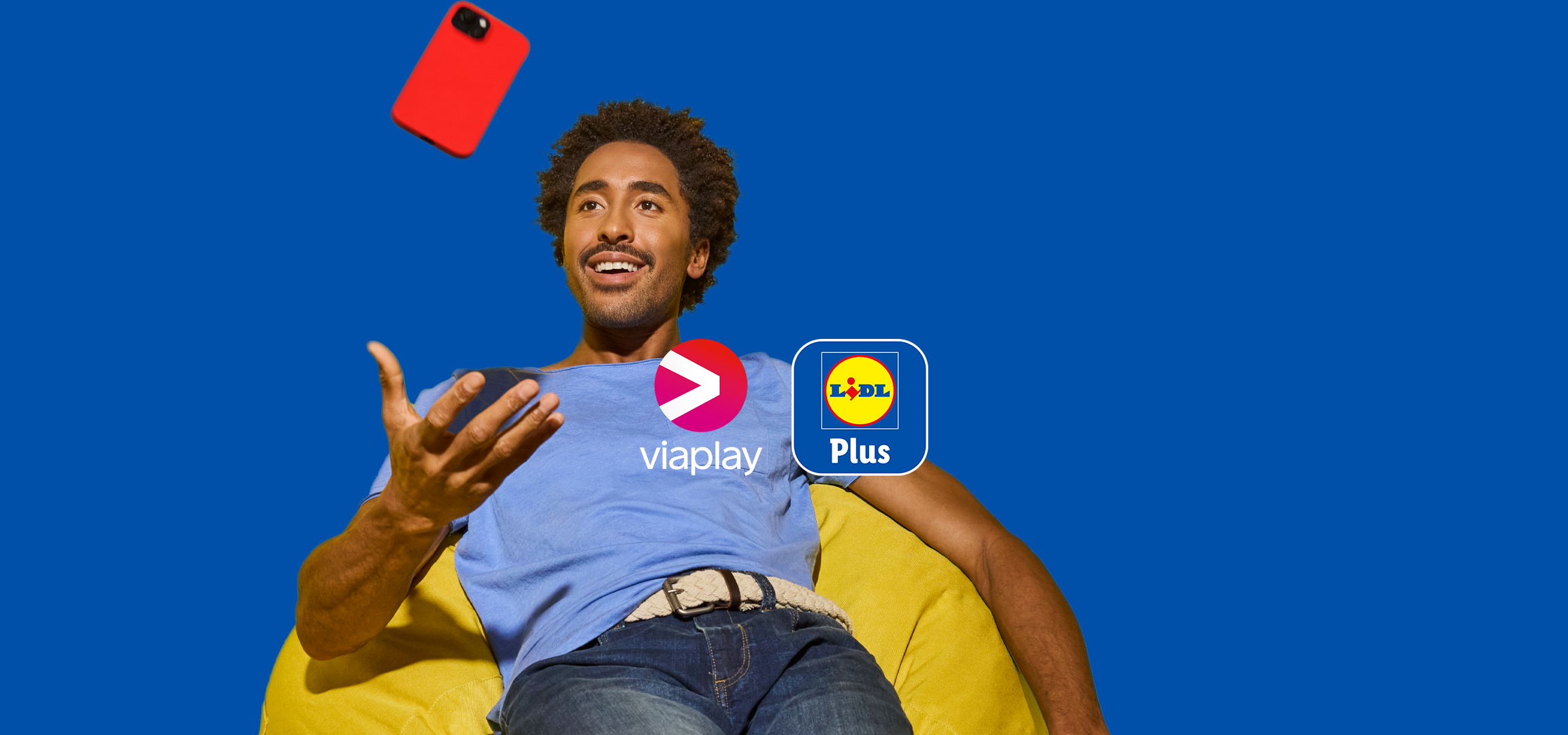 Mies katsoo ylöspäin, teksti 'Kumppanietujen leimakortti', Viaplay ja Lidl Plus -logot.