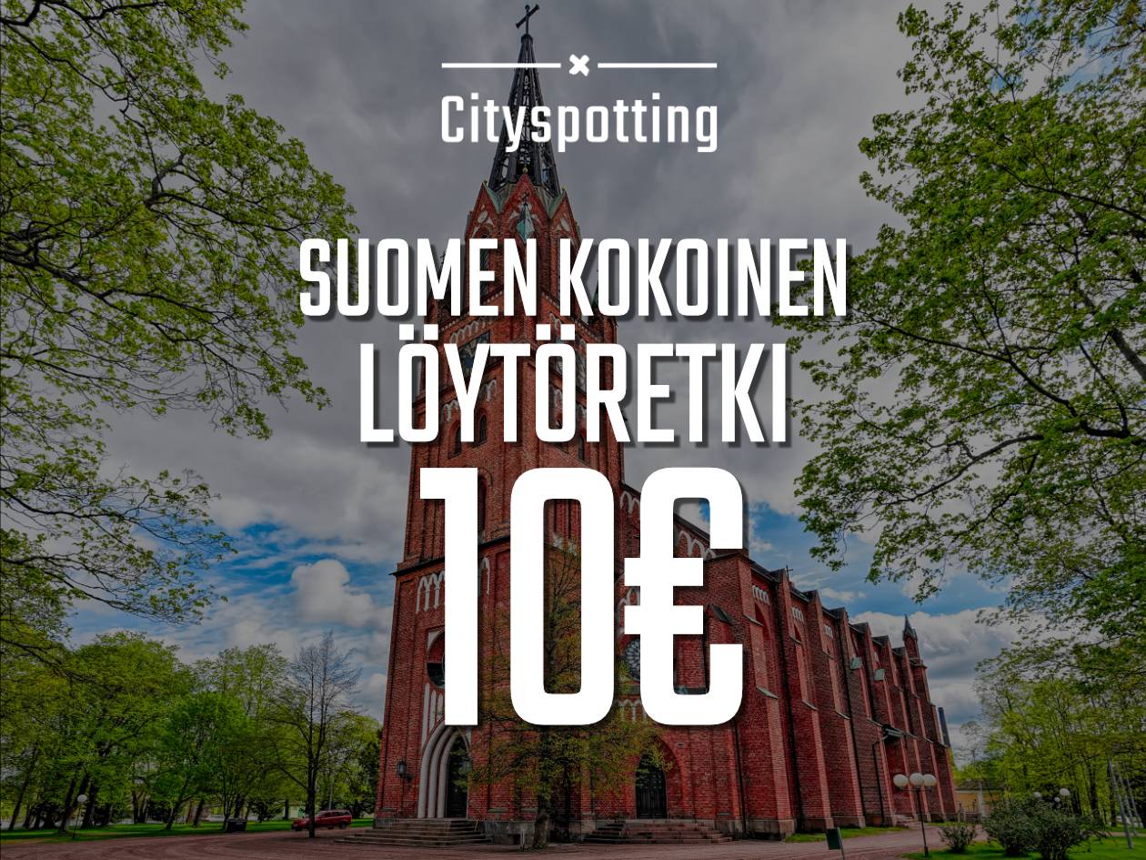 Cityspotting-mainos, jossa lukee 'SUOMEN KOKOINEN LÖYTÖRETKI 10€' kirkon edessä.