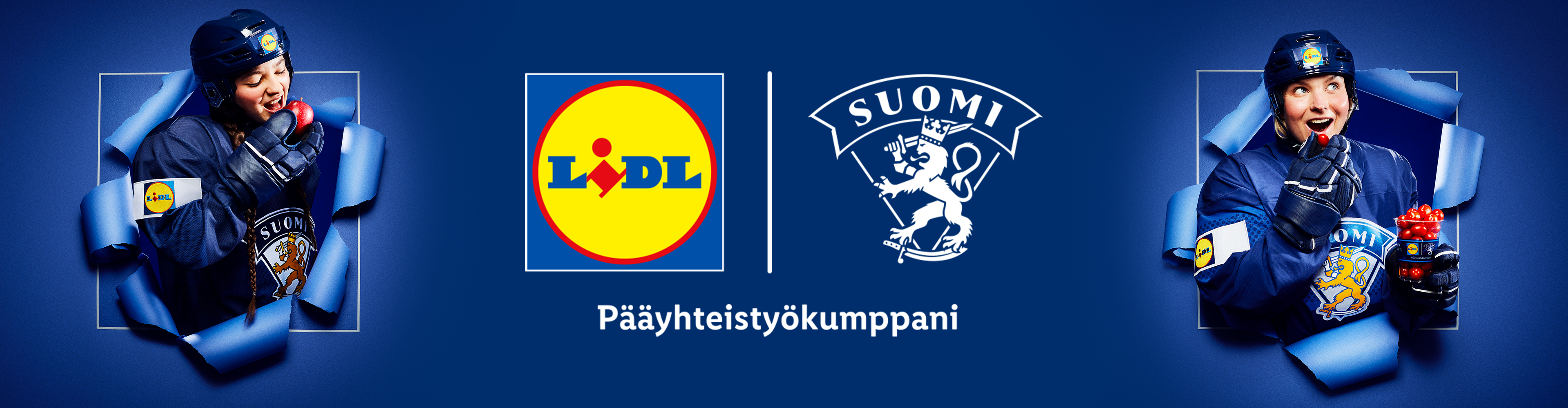 Jääkiekkoilijat syövät hedelmiä ja vihanneksia, taustalla kaupan ja Suomen jääkiekkoliiton logot.