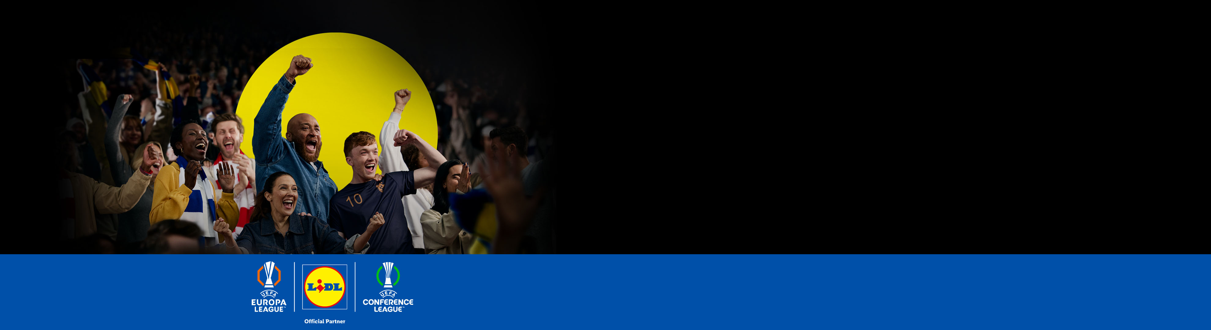 Innostuneet jalkapallofanit hurraavat Lidl- ja UEFA Europa/Conference League -logoilla.
