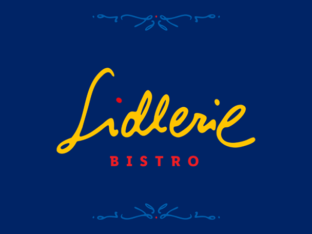 Lidlerie Bistro -logo sinisellä pohjalla, keltaisella tekstillä ja punaisilla yksityiskohdilla.